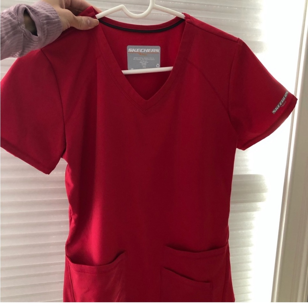 Pinkish Red Skechers vitality scrub set, top XS, pants S - Picture 3 of 9